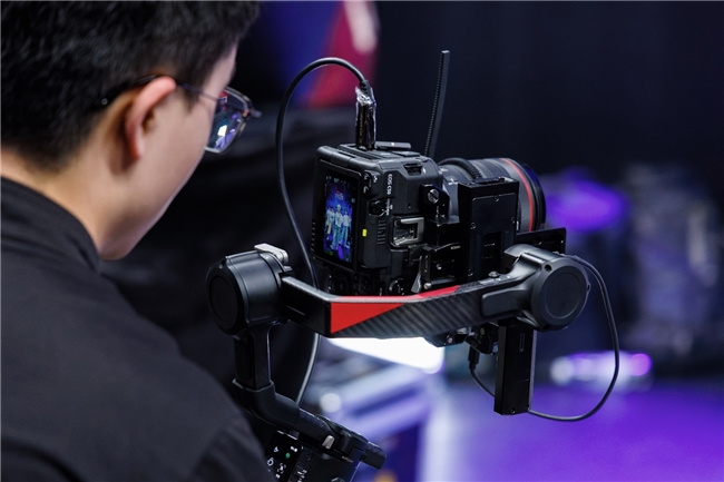 佳能EOS C50 團播首秀驚艷無憂之夜，明星感直播助推流量破百億